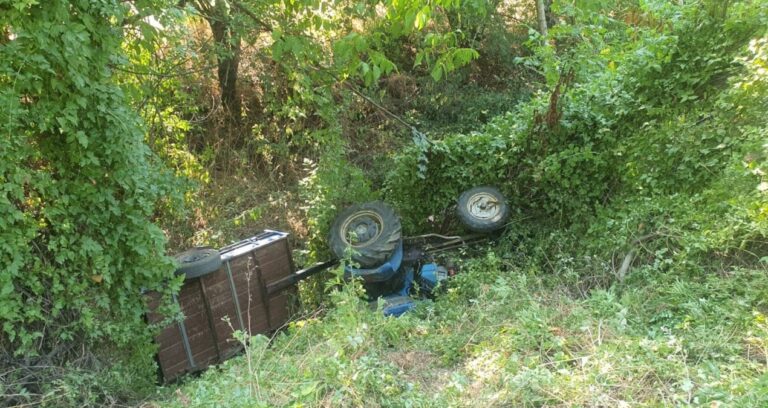 bursada-feci-kaza-traktoruyle-beraber-sarampole-devrildi-a56ernSA.jpg