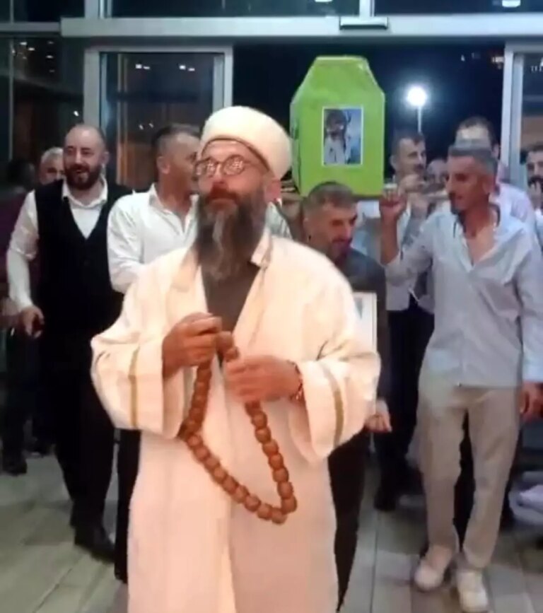 dugunde saka tabut maketiyle giris GVjSFiZR