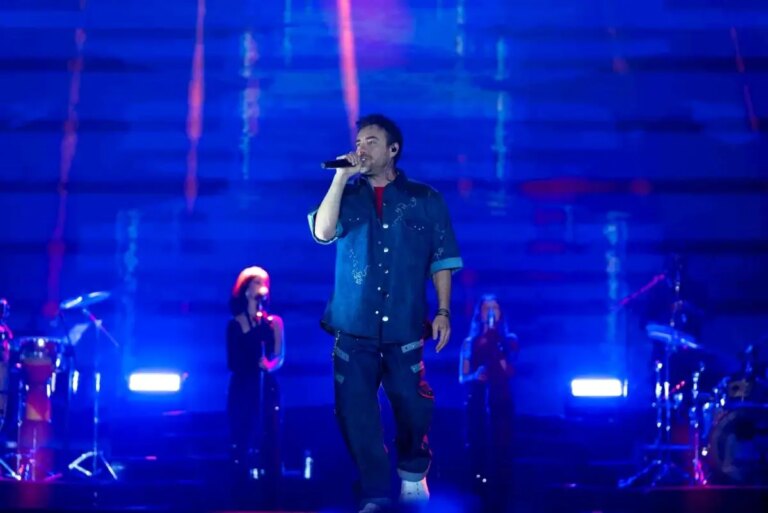 murat dalkilic erzurumda cosku dolu bir konser verdi 9altk9C3