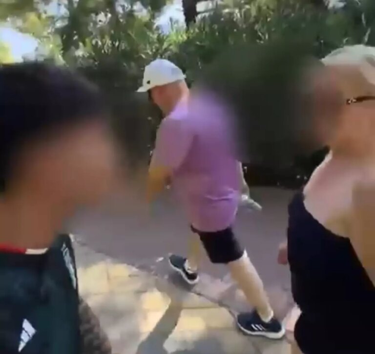 turistlere argo sozler soyleyen genc gozaltina alindi 5Fm4Fbew