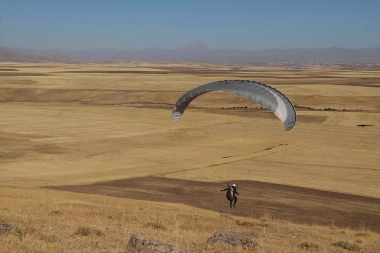 agrida 50 genc yamac parasutu pilotu oldu z7FDlG8m