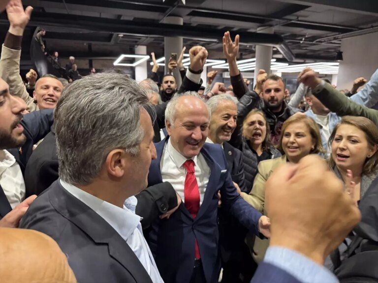 chp kocaeli il kongresinde erdem arcan baskan cwA8yGkU.jpg