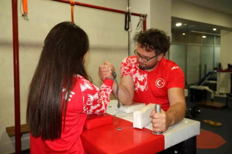 eskisehirli sporcular dunya sampiyonu 5lQKiO13.jpg