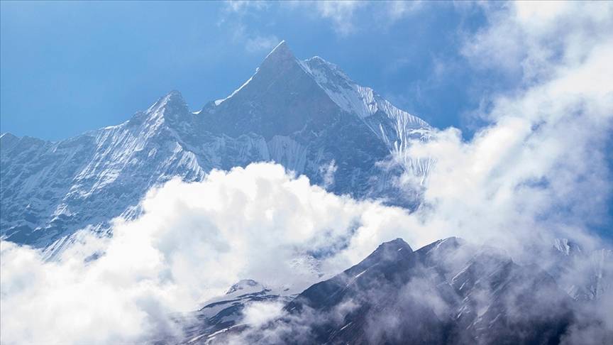 everest daginda kar firtinasi nedeniyle mahsur kalan yuzlerce kisi icin kurtarma calismalari suruyor f8GyOTSP