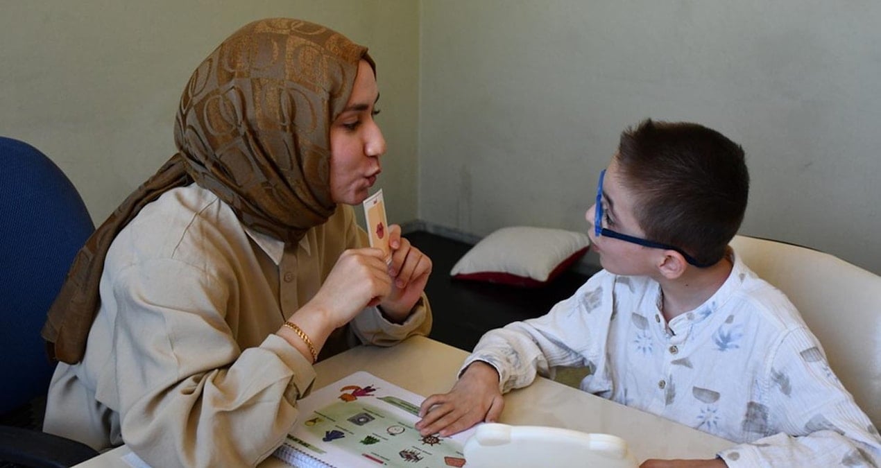 ogretmenligi birakti kendisini serebral palsili ogluna adadi iO5ZZ3Hl