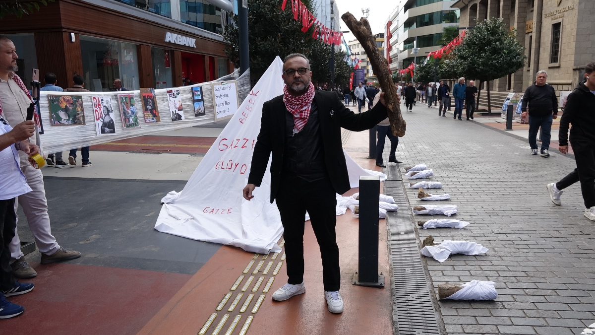 trabzonda gazzede olen bebeklere dikkat cekmek icin kefen giyip eylem yapti gp8Nq4kQ