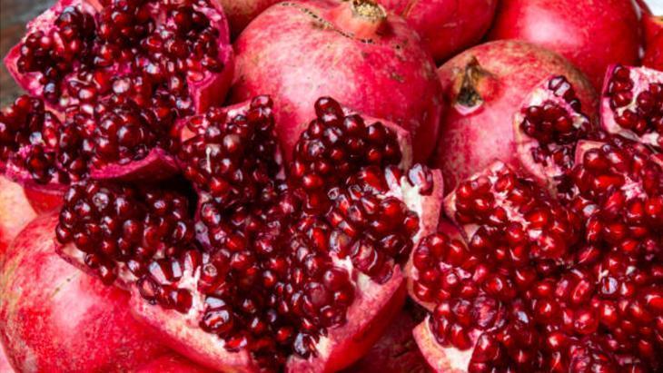 3 isaretle kendini ele veriyor nar secerken hatirla lekeler her seyi anlatiyor FlwTHlDk.jpg