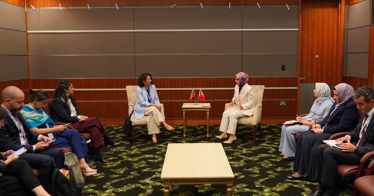 bakan goktas 2 dunya sosyal kalkinma zirvesi icin katarda AQ1ACWVL.webp