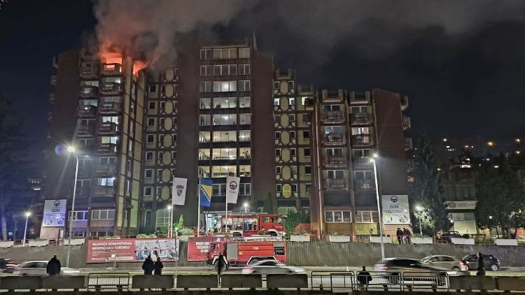 bosna hersekte huzurevinde yangin faciasi cok sayida kisi hayatini kaybetti RnPzC4Oh.jpg