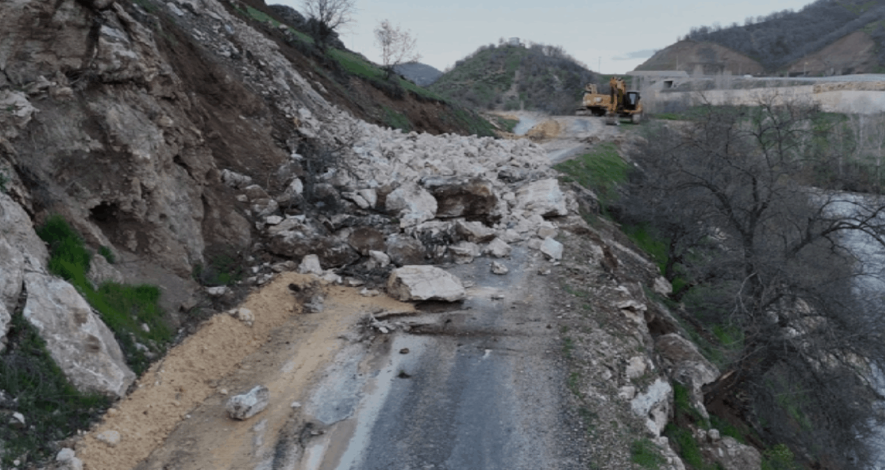 Bingöl’de Heyelan Nedeniyle Yol Kapatıldı, Ulaşım Aksadı