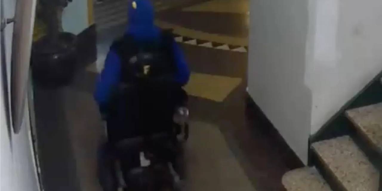 Yürüyerek Girdi, Çaldığı Tekerlekli Sandalyeyle Gözden Kayboldu
