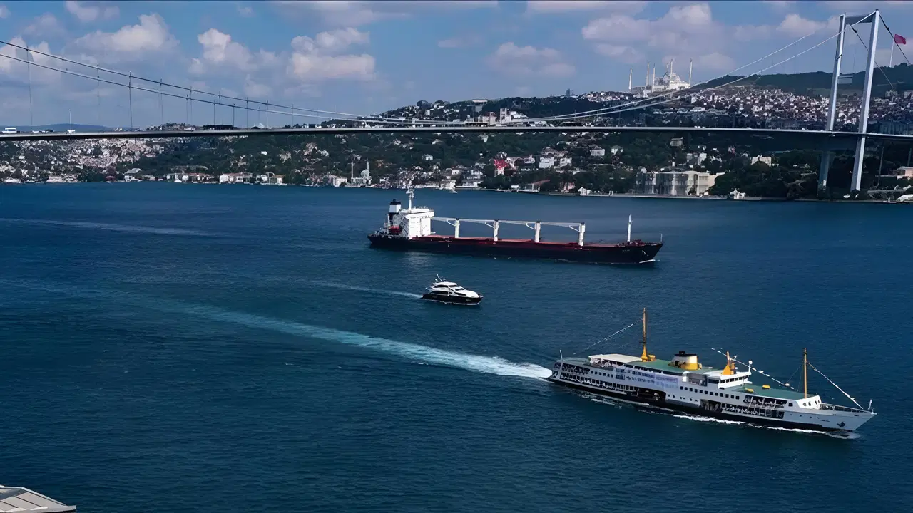 İstanbul Boğazı’nda Yat Yarışı Nedeniyle Transit Geçişlere Kapatıldı