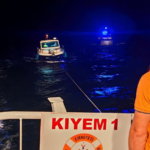 Kilitbahir aciklarinda suruklenen tekne kurtarildi PhDbLgZk